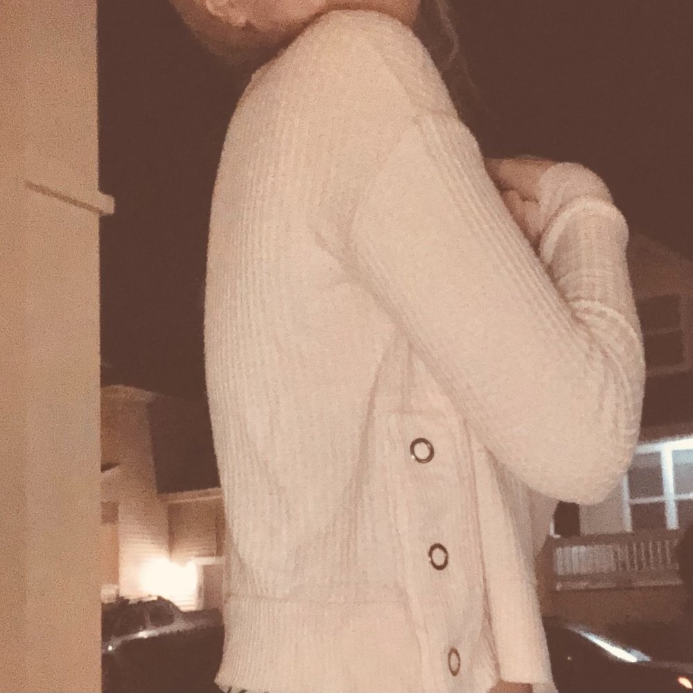 Light pink knitted sweater with side button detail